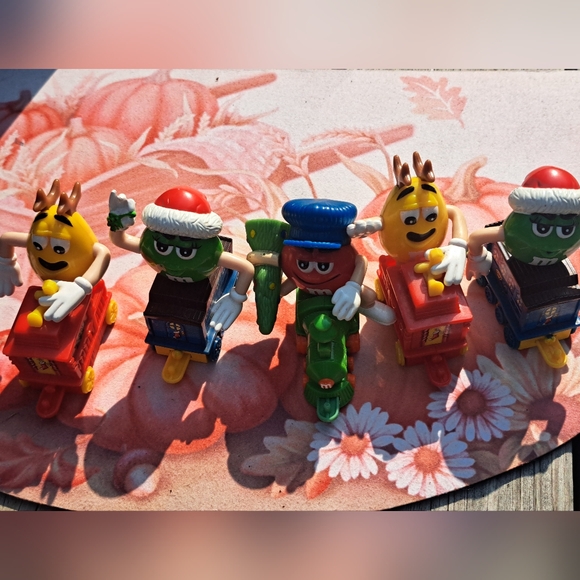 M&M Train Bundle - Picture 1 of 8